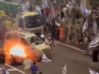 Автомобиль промчался сквозь толпу протестующих в Израиле