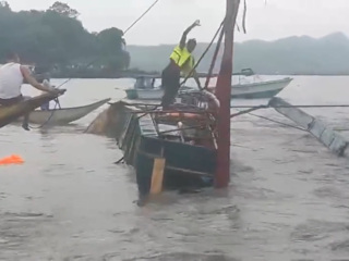 При опрокидывании лодки на Филиппинах погибли 26 человек