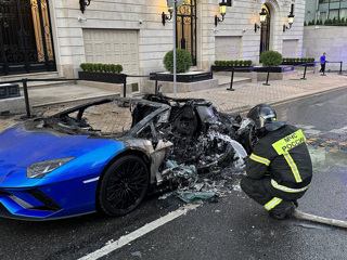 В центре Москвы сгорел спортивный Lamborghini