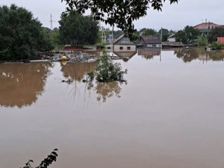 Из-за наводнения в Приморье эвакуировали жителей и отключили Вечный огонь