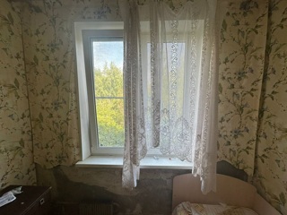 Дедушка и бабушка не уследили за выпавшей из окна юной москвичкой