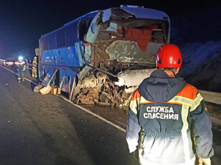 В аварии фуры и пассажирского автобуса погибли и пострадали 11 человек