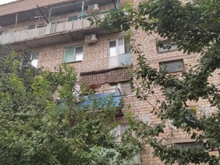 Балкон рухнул в жилой пятиэтажке в Ахтубинске