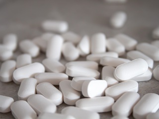 В ХМАО школьница отравилась таблетками в надежде похудеть