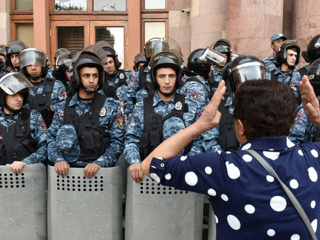 Протестные акции проходят в крупнейших городах Армении