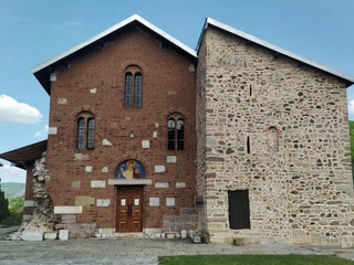 Вооруженные люди ворвались на территорию монастыря в Косове