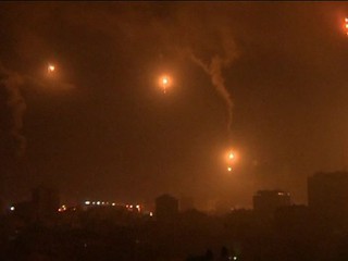 ВВС Израиля обстреляли объекты ХАМАС в секторе Газа после запуска шаров со взрывчаткой