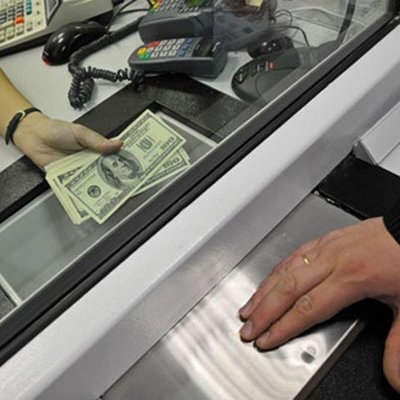Официальный курс евро превысил психологически важную отметку в 90 рублей Официальный курс евро превысил психологически важную отметку в 90 рублей