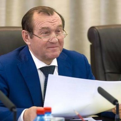 Светящиеся вальсирующие фигуры установили в парке Победы на Поклонной горе в Москве Светящиеся вальсирующие фигуры установили в парке Победы на Поклонной горе в Москве