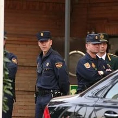 Полиция Испании обыскивает дом адвоката Пучдемона Полиция Испании обыскивает дом адвоката Пучдемона