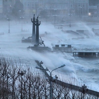 Режим ЧС из-за ураганного ветра действует в Новороссийске Режим ЧС из-за ураганного ветра действует в Новороссийске
