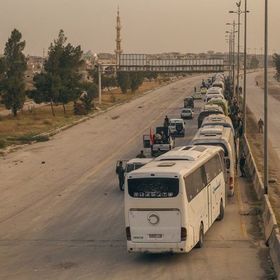 1,5 тысячи боевиков выехали из сирийского пригорода Дераа в провинцию Идлиб на севере страны 1,5 тысячи боевиков выехали из сирийского пригорода Дераа в провинцию Идлиб на севере страны