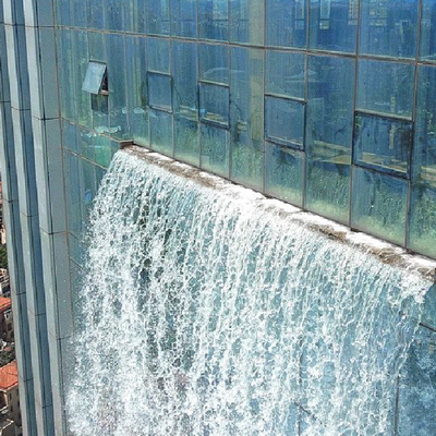 В Китае создали 108-метровый искусственный водопад В Китае создали 108-метровый искусственный водопад