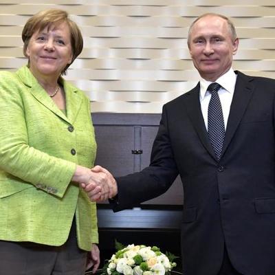 Путин и Меркель сожалеют, что прогресс по минским договоренностям застопорился Путин и Меркель сожалеют, что прогресс по минским договоренностям застопорился