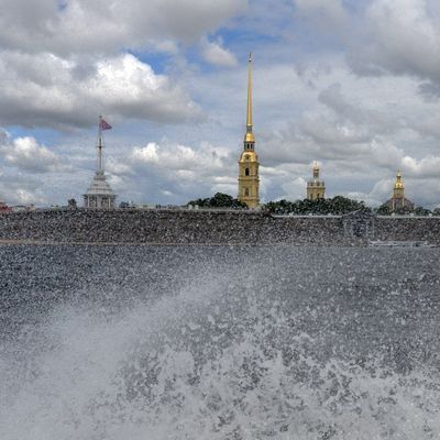 Угроза наводнения в Петербурге миновала Угроза наводнения в Петербурге миновала