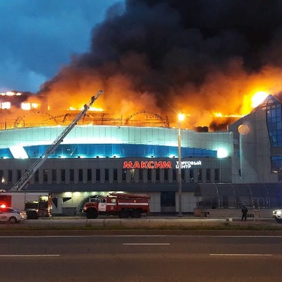 Пожар в крупнейшем торговом центре Владивостока Пожар в крупнейшем торговом центре Владивостока