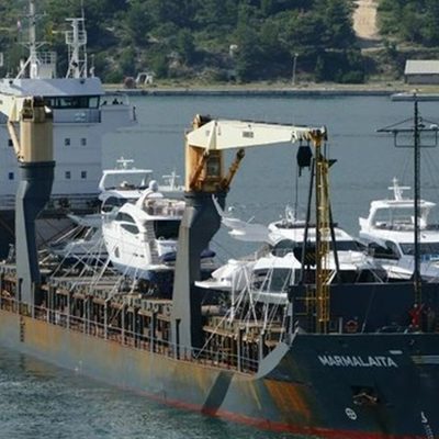 Двое из трех российских моряков с судна Двое из трех российских моряков с судна