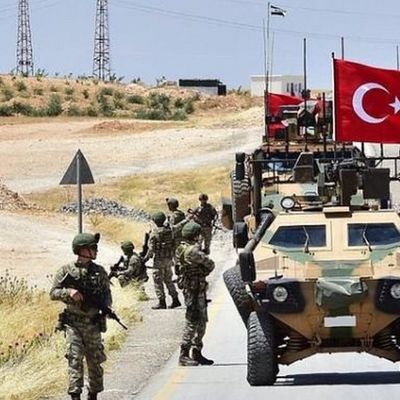 Государственный флаг Сирии подняли на пограничном КПП с Турцией в Кобани Государственный флаг Сирии подняли на пограничном КПП с Турцией в Кобани