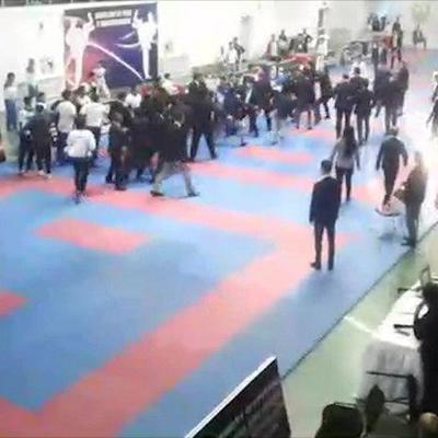 Турнир по карате в Ташкенте завершился массовой дракой Турнир по карате в Ташкенте завершился массовой дракой