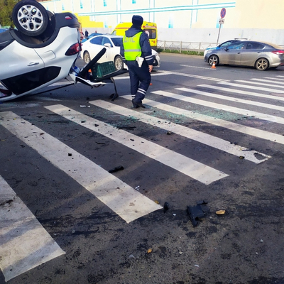 Восемь автомобилей столкнулись на Кольцевой автодороге в Санкт-Петербурге Восемь автомобилей столкнулись на Кольцевой автодороге в Санкт-Петербурге