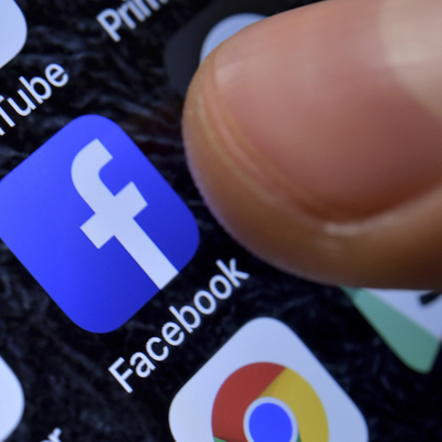 Facebook снял введённый перед выборами в США запрет на политическую рекламу Facebook снял введённый перед выборами в США запрет на политическую рекламу