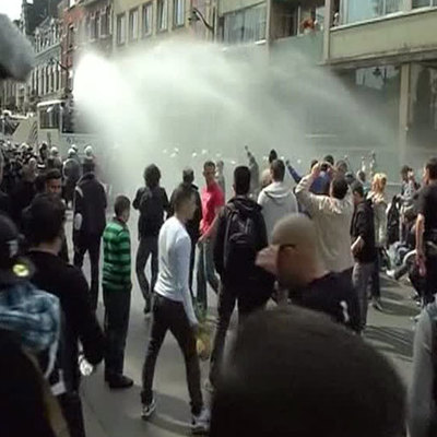В Брюсселе полиция применила водометы на акции против антиковидных мер