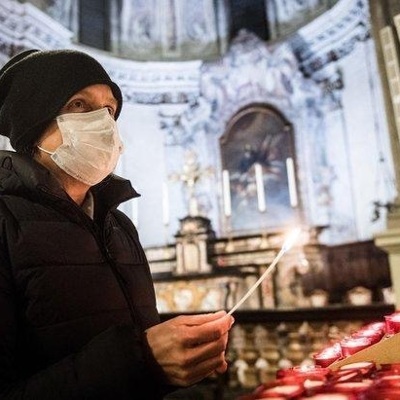 В РПЦ надеются, что прихожане будут приходить в храм только в масках В РПЦ надеются, что прихожане будут приходить в храм только в масках
