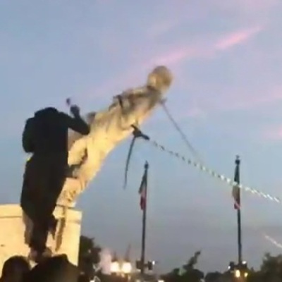 Протестующие в американским Балтиморе снесли памятник Христофору Колумбу Протестующие в американским Балтиморе снесли памятник Христофору Колумбу