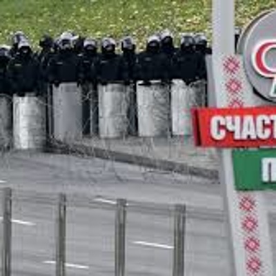 В Минске силовики препятствуют движению колонн белорусской оппозиции В Минске силовики препятствуют движению колонн белорусской оппозиции