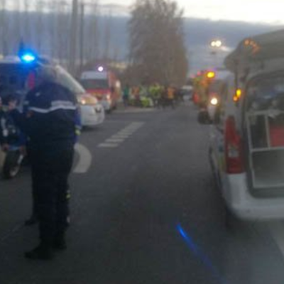 Во Франции 20 человек пострадали в результате аварии со школьным автобусом Во Франции 20 человек пострадали в результате аварии со школьным автобусом