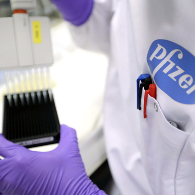 Поставки вакцины от BioNTech и Pfizer в Европу задержат на 3-4 недели Поставки вакцины от BioNTech и Pfizer в Европу задержат на 3-4 недели