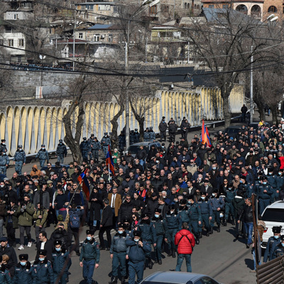 В Ереване завершились акции сторонников и противников Пашиняна В Ереване завершились акции сторонников и противников Пашиняна