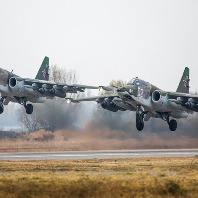 Десять российских самолетов СУ-25 провели учения с пусками ракет в Киргизии Десять российских самолетов СУ-25 провели учения с пусками ракет в Киргизии