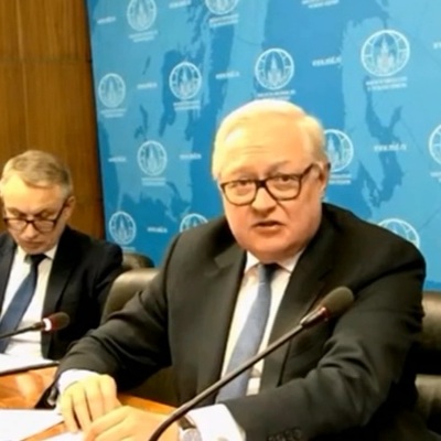 Рябков: Москва не позволит США вмешиваться во внутренние дела России