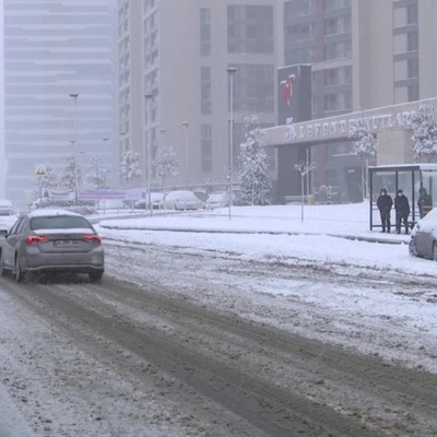 В Греции из-за стихии 5 тыс водителей оказались в снежной ловушке