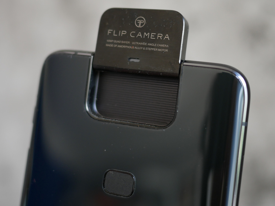 Flip камера. Асус флип камера. ASUS Zenfone 6 smartphone Review. ASUS back Flip Camera. Поло флип камера.