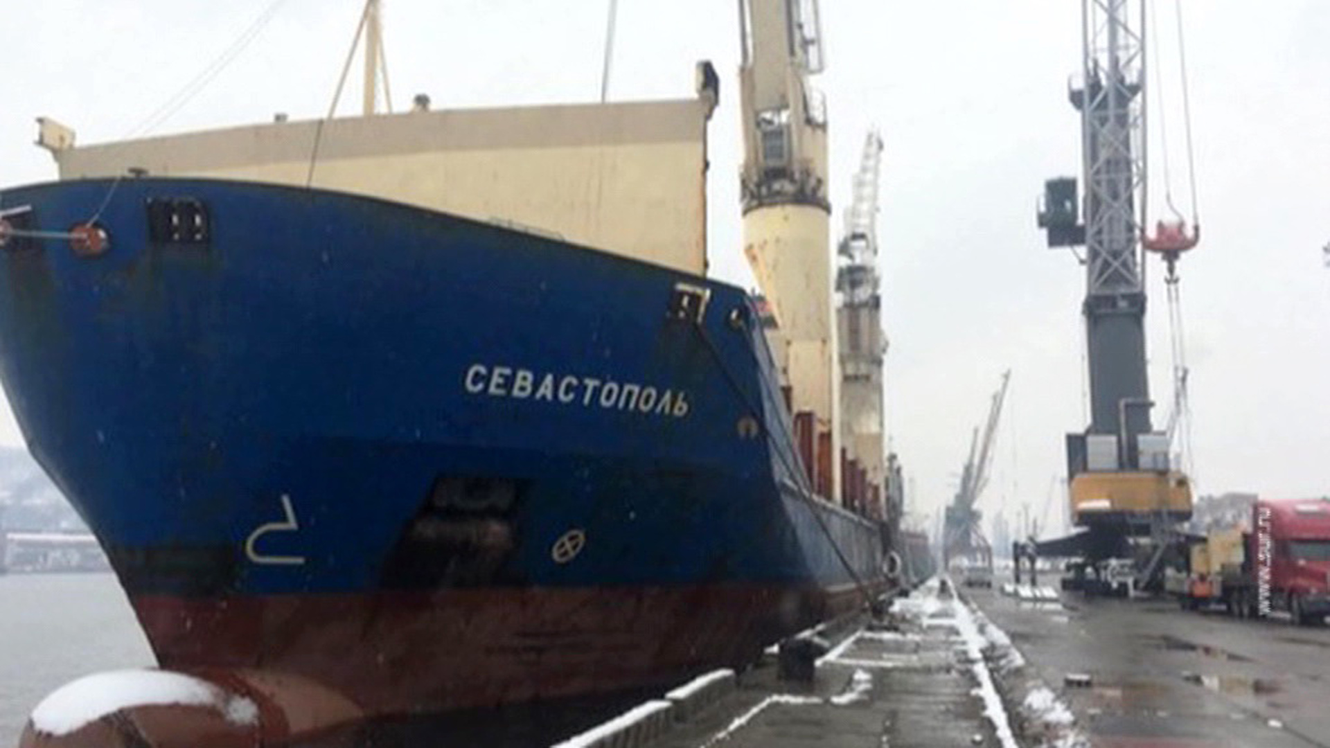 российские суда не пускают в порты. арест судна. транспортные суда россии. залог морского судна. арест судна рисунок.