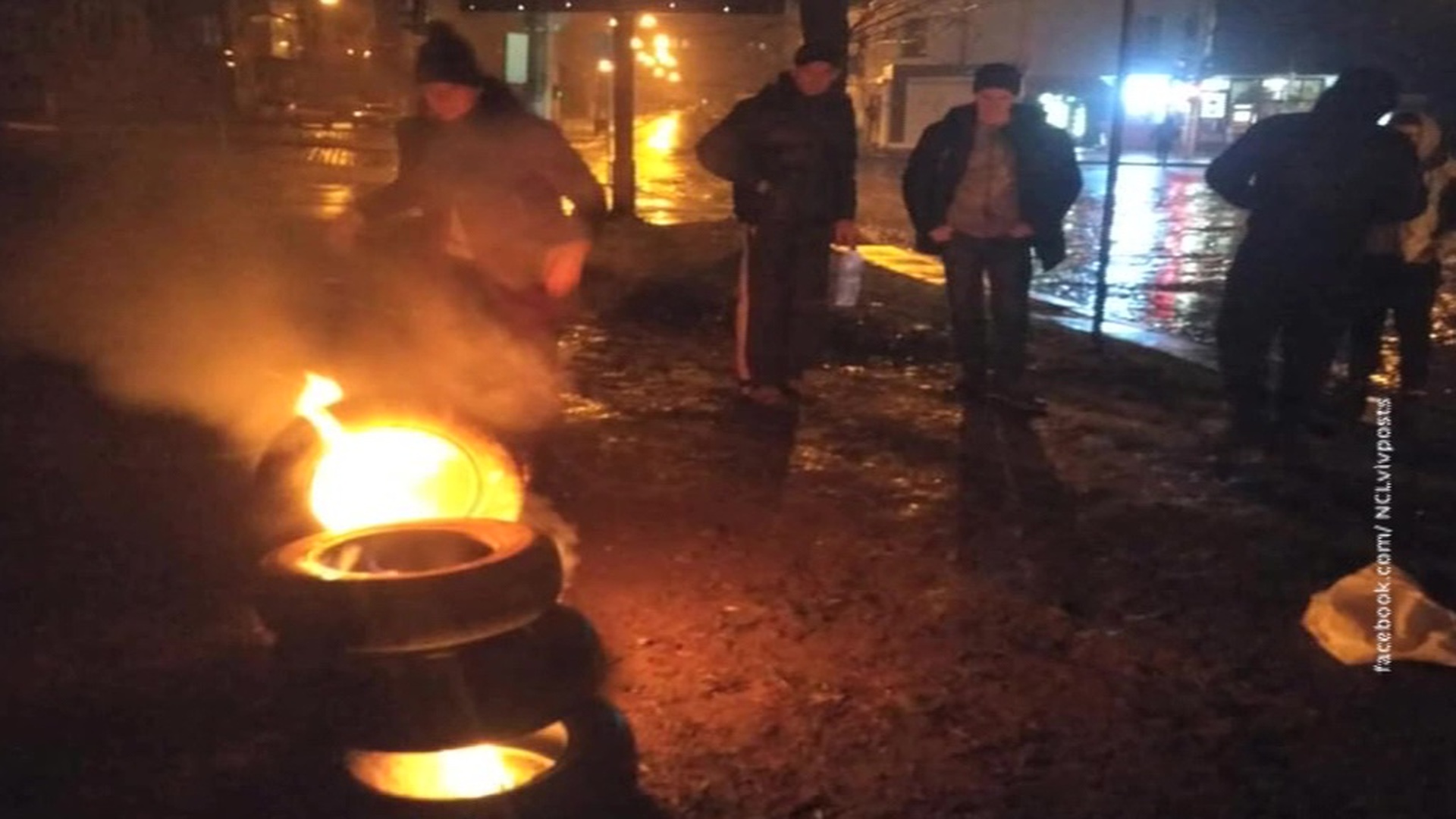 Пожар в санкт-петербурге. Дтп с пожарной машиной спб. Поджигатели покрышек спб. Пожар в санкт-петербурге сейчас. Пожар покрышек в кувейте.