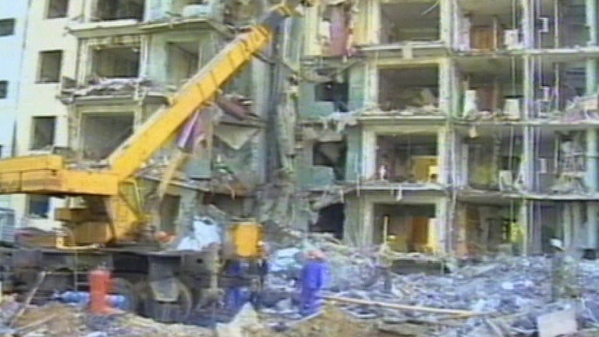 Какие дома взорвали в москве. Взрыв на Каширском шоссе 1999. Взрыв дома в Печатниках 1999. Взрыв дома в Москве 1999 Гурьянова.