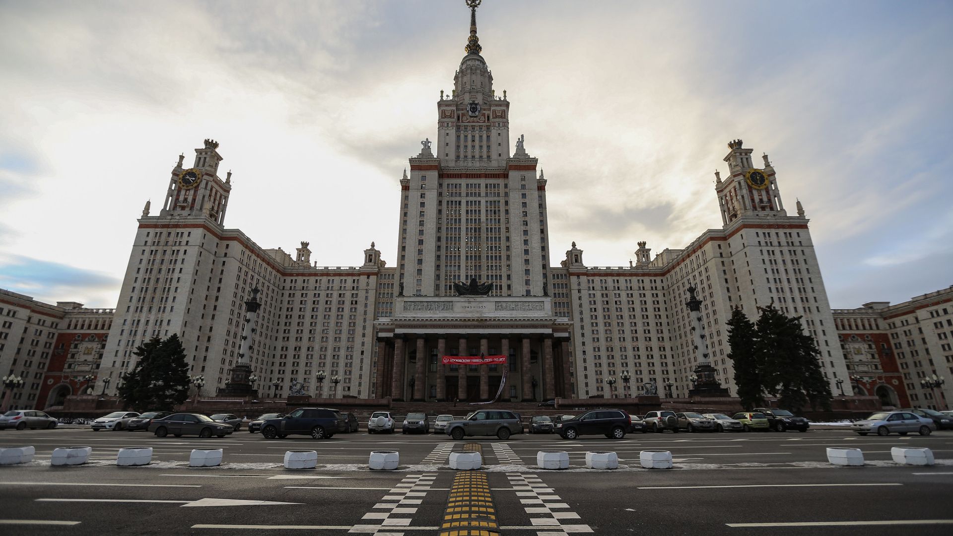 Создание мгу. Московский государственный университет имени м.в.Ломоносова，МГУ. Университет Ломоносова в Москве. Сталинский Ампир МГУ. МГУ БРИКС.