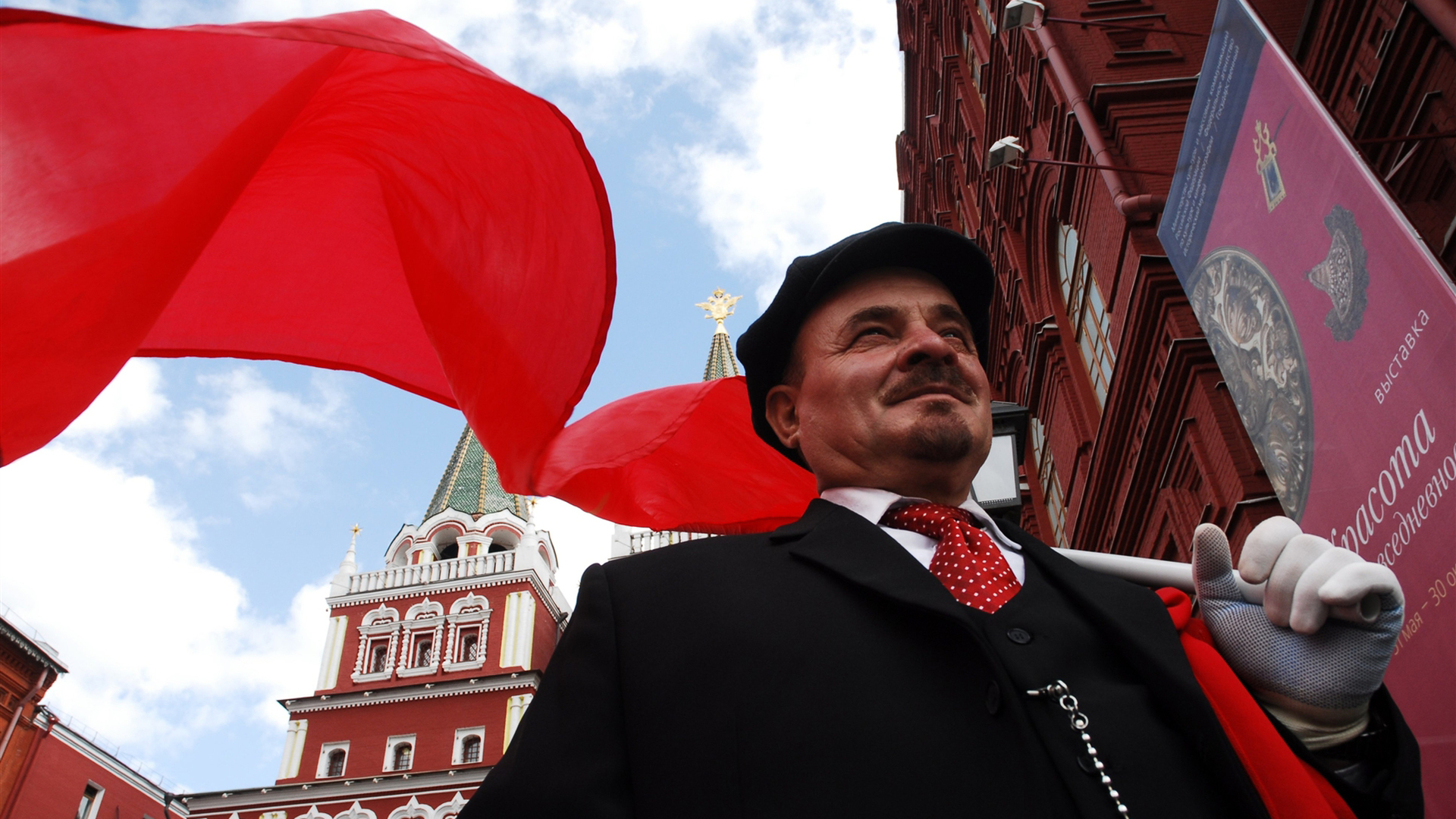 Двойники Ленина и Сталина на красной площади
