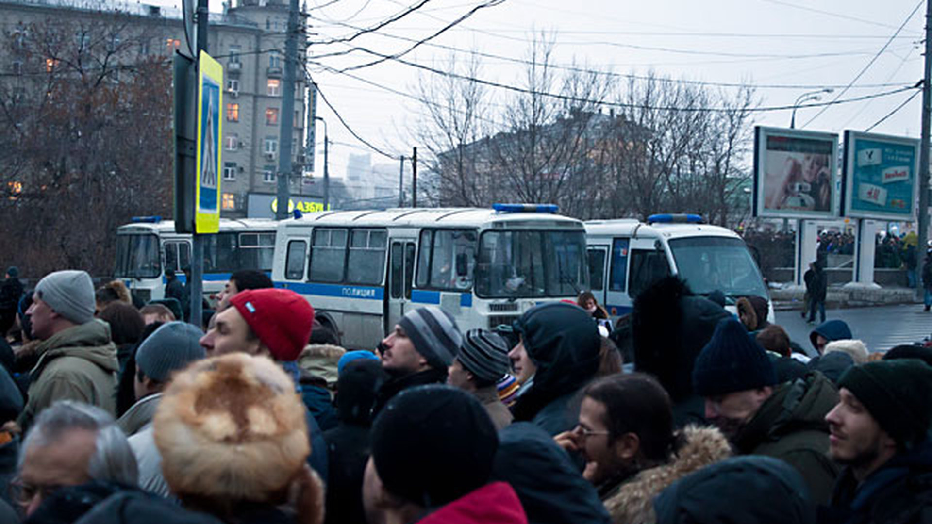 Обстановка в москве на 3 дня. Болотная площадь 2012 митинг честные выборы. Болотная площадь 2012 митинг националисты. Митинг националистов у метро Тверская. Красная площадь 2011 год митинг националисты.