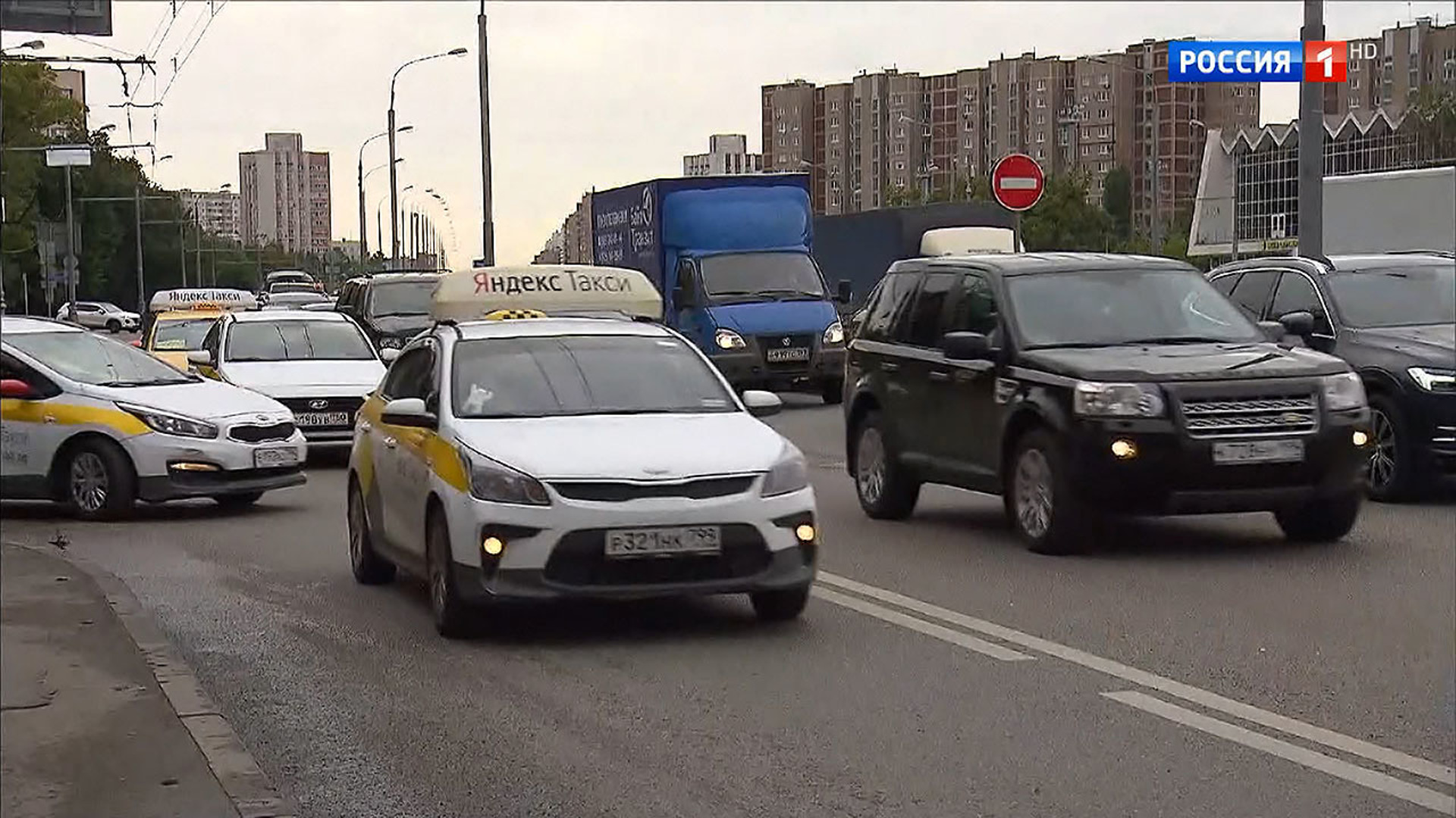 Можно такси ездить по выделенной полосе. Автобусная полоса для такси. Выделенная полоса для такси. Выделенные полосы в Москве для такси. Такси по автобусной полосе.