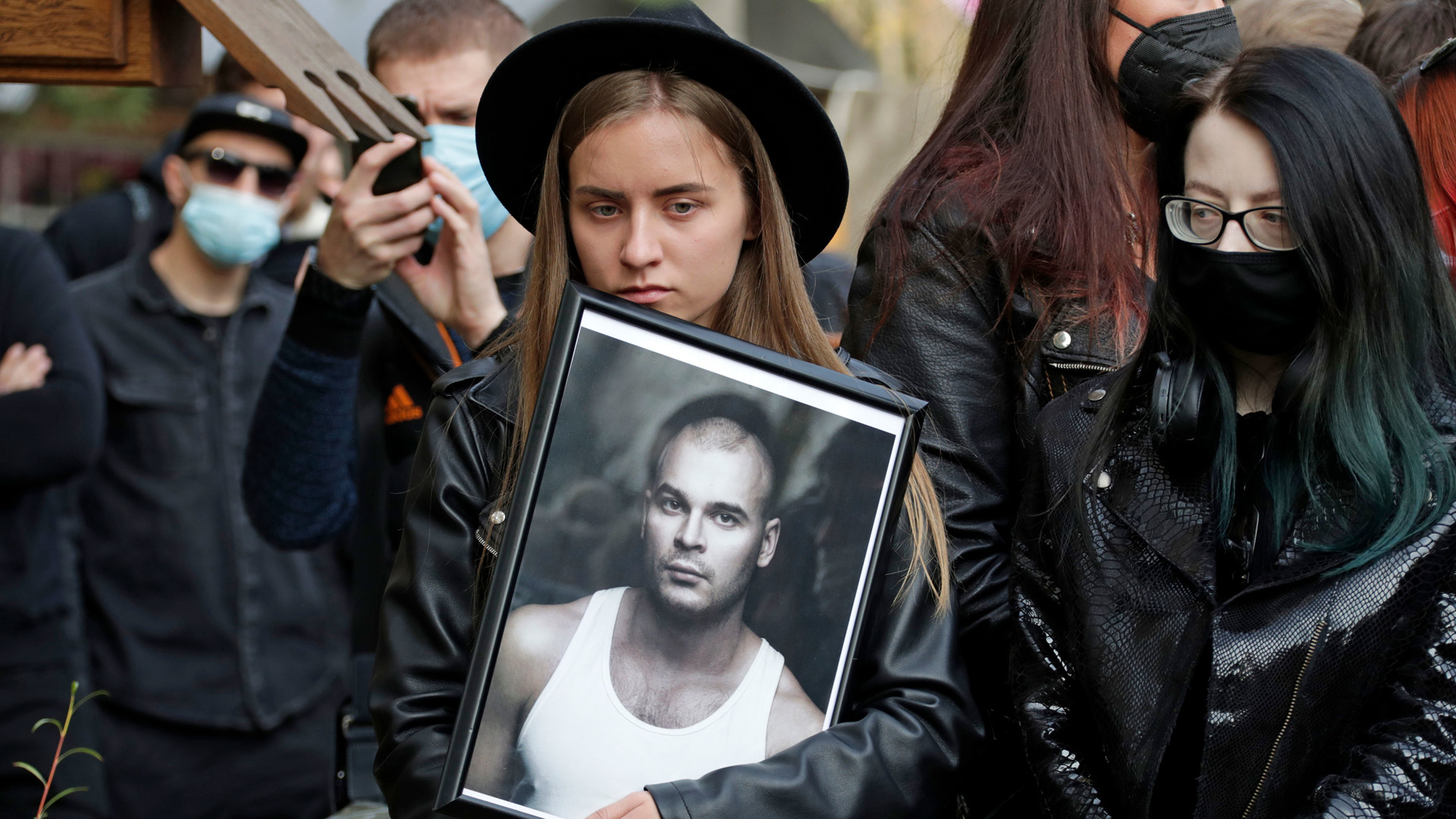 Жена навального не пришла на похороны