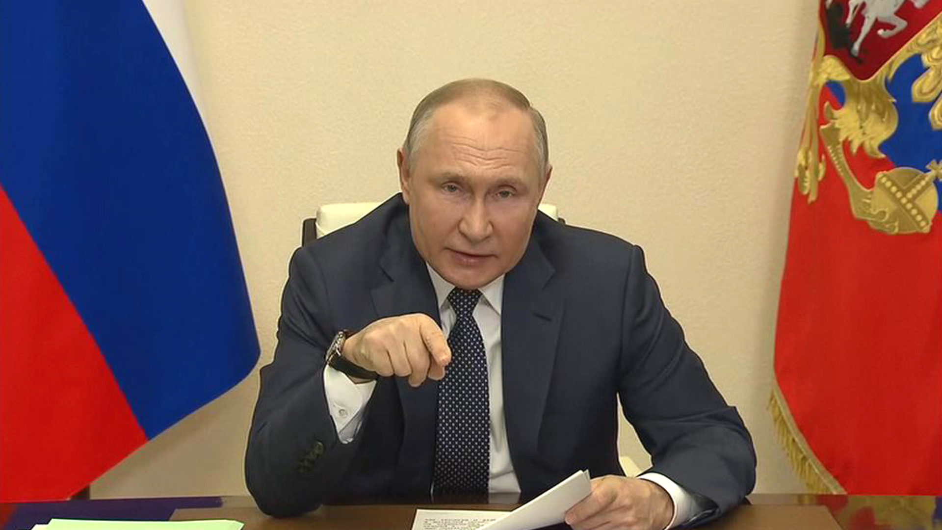 Раньше Путин называл себя националистом, а теперь призывает бороться с национализмом