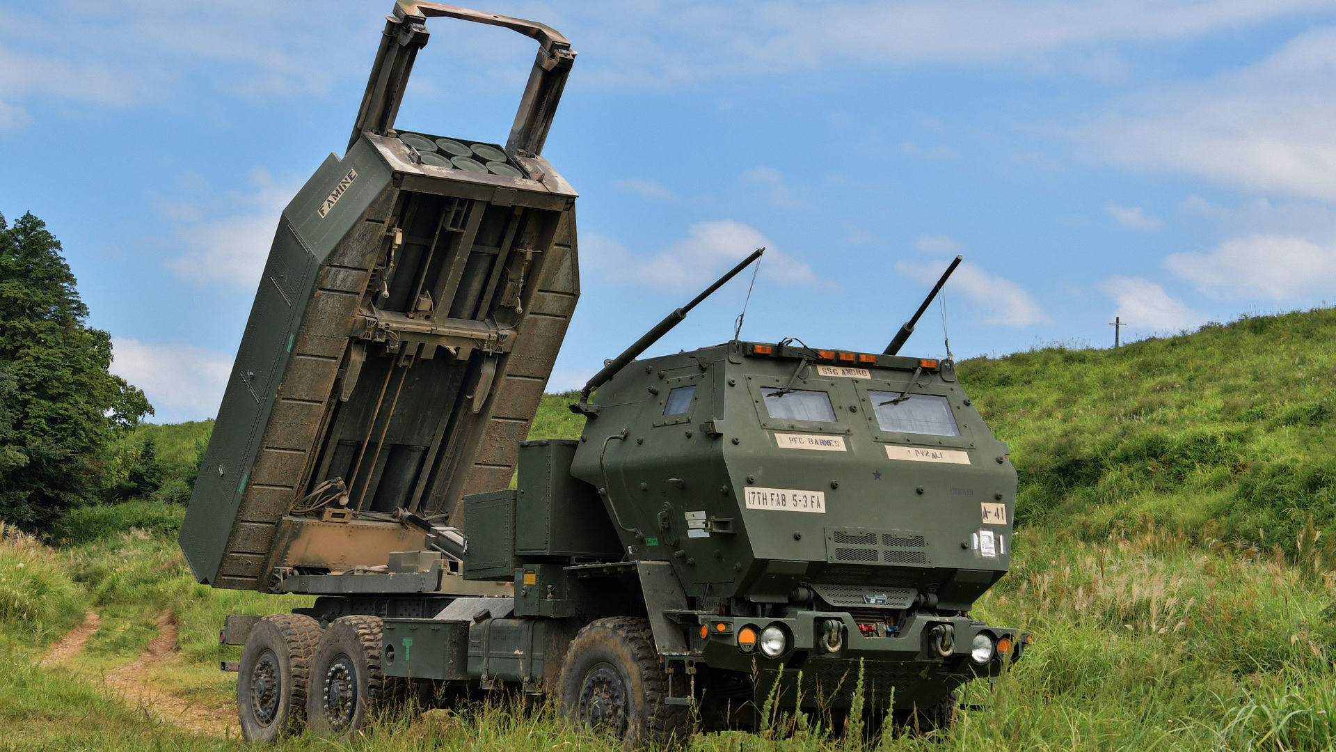 ракета himars m142. хаймарс американская реактивная система залпового огня. M142 рсзо himars на украине. химарс рсзо. хаймарс американская реактивная система залпового огня.