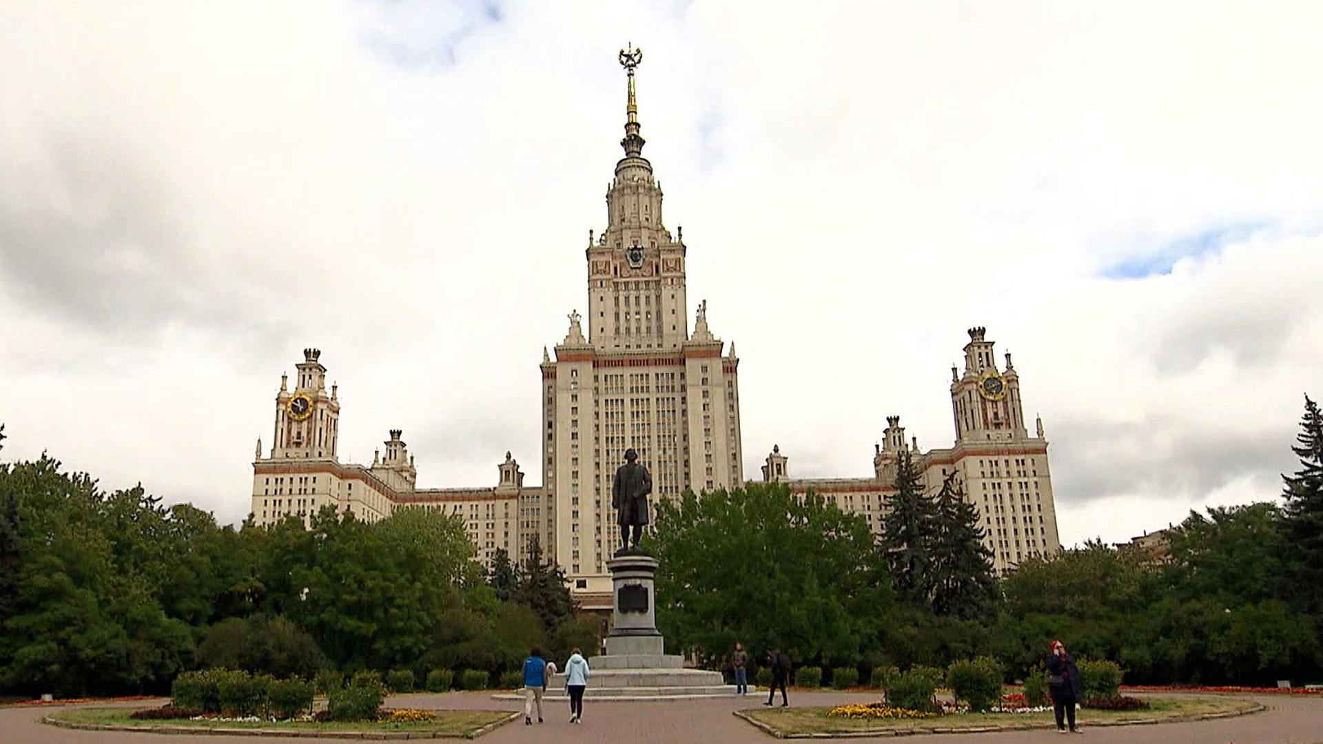 Семь зданий в москве построенных по плану сталина 7 букв