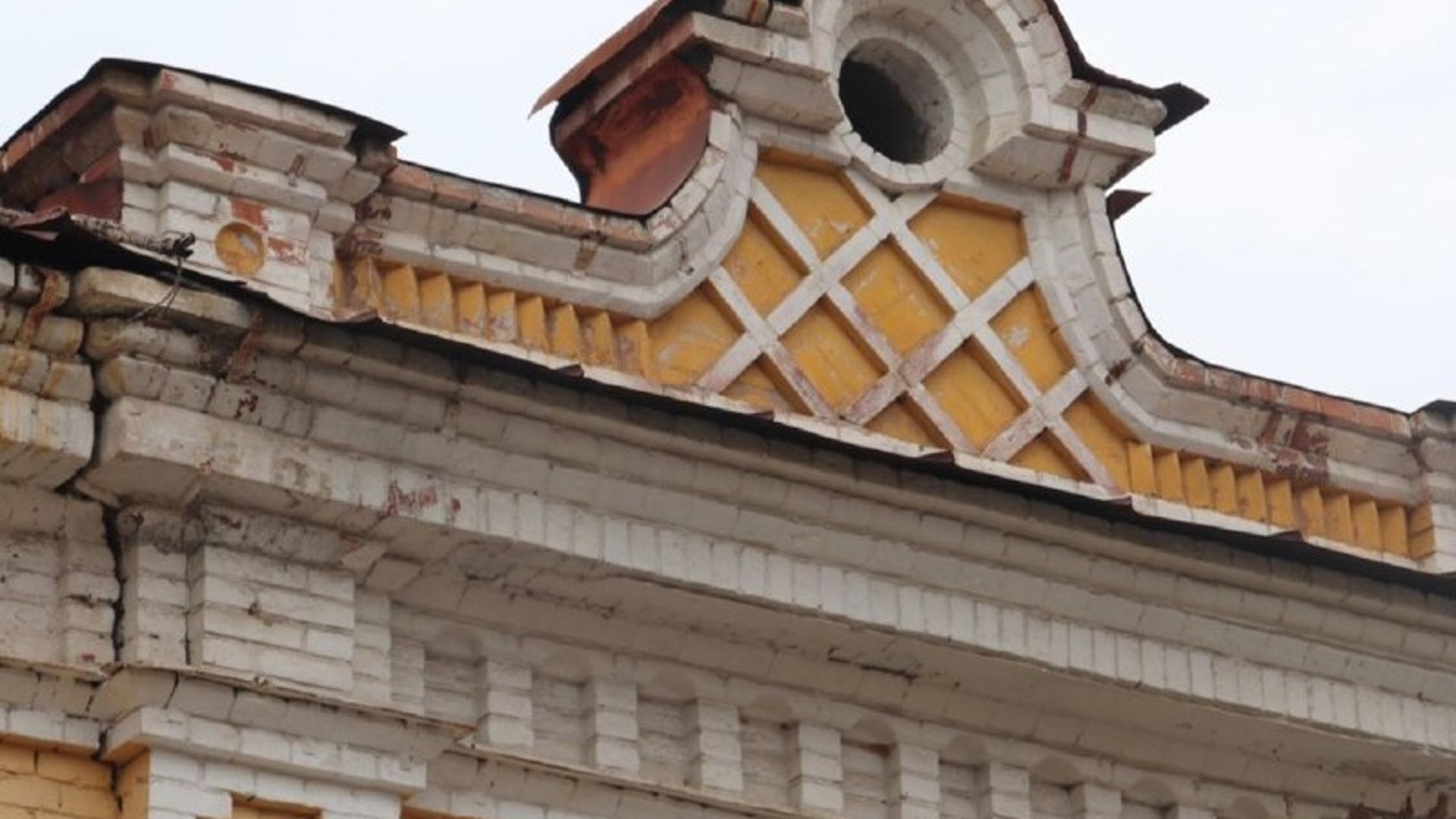 Надписи на крышах домов со спутника