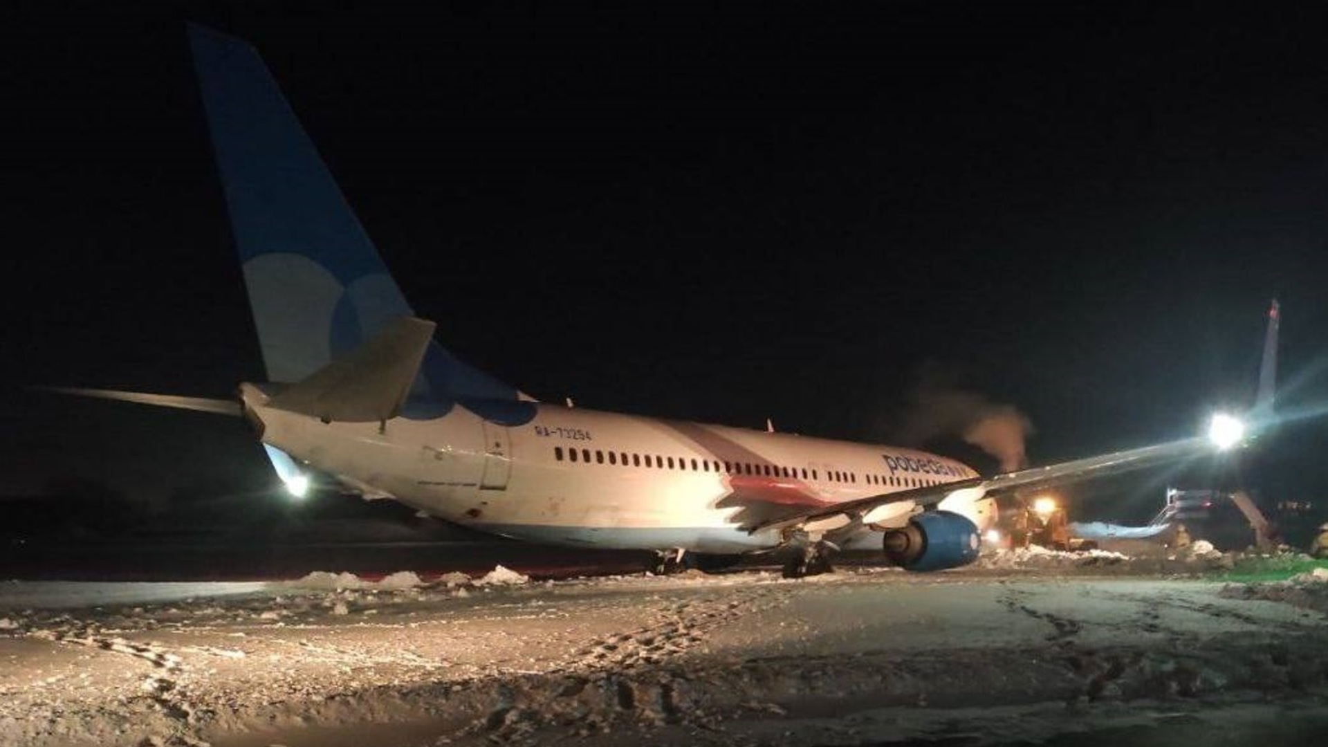 Самолет пермь турция. Боинг. Boeing 737 победа.