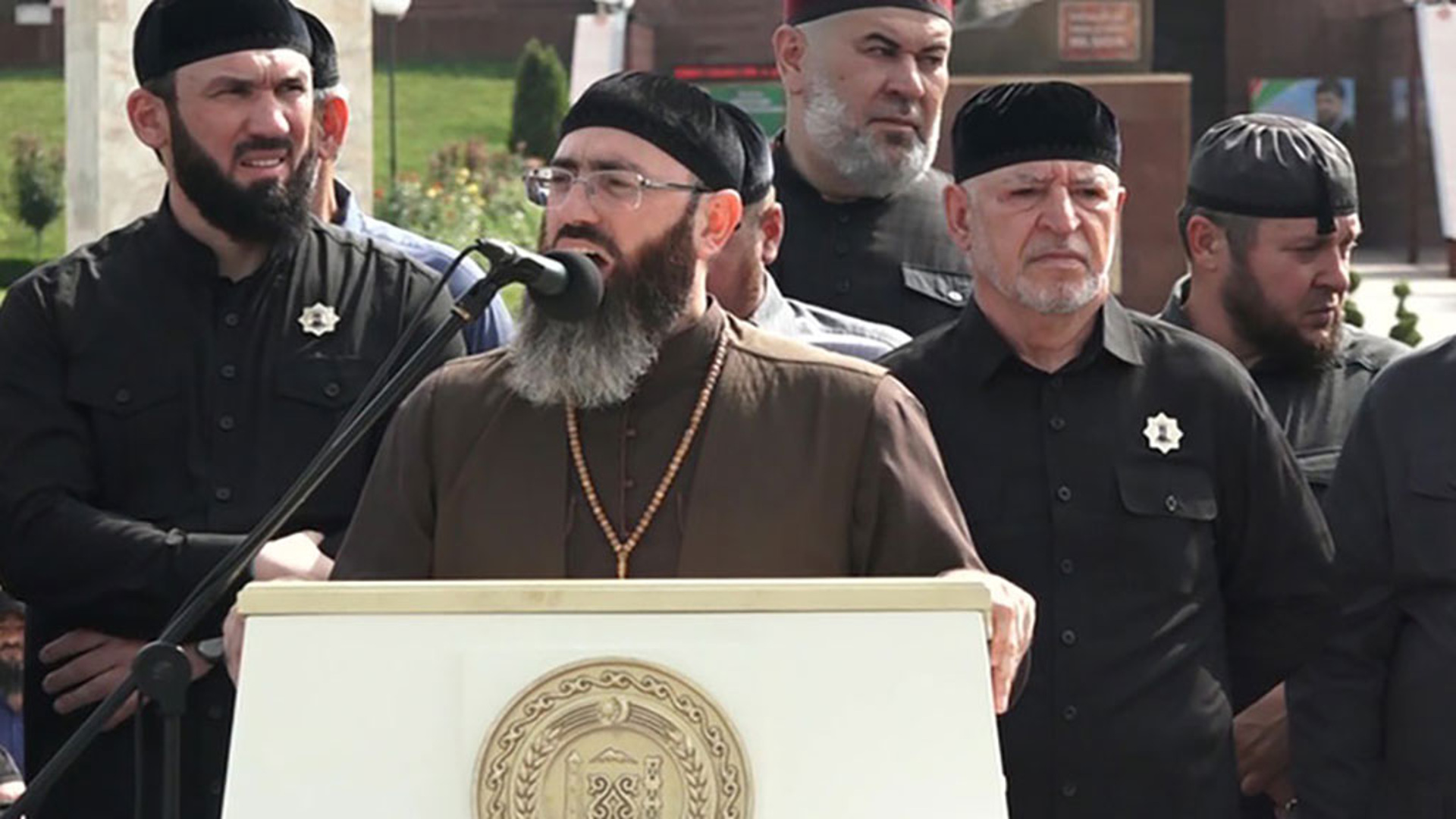 Новости. В Чечне прошел митинг против посягательств на Коран